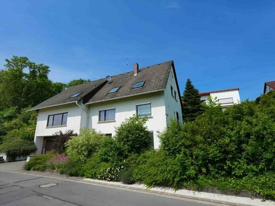 Ein- bis Zweifamilienhaus mit Garten und Doppelgarage in Untersiemau bei Coburg