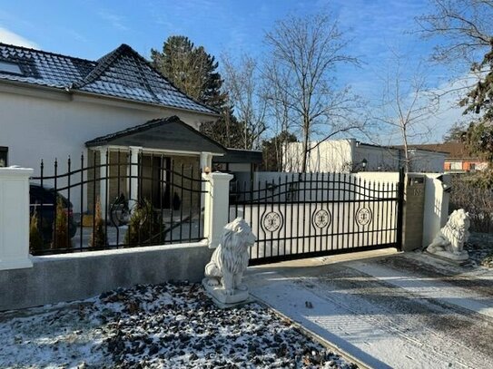 Saniertes Einfamilienhaus, Garage, Stellplätze, Pool, Luftwärmepumpe