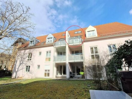 Tolle Gelegenheit für Kapitalanleger: Sonnige 2-Raum-Maisonette-Wohnung mit Balkon, Abstellraum und Tiefgarage im Herze…