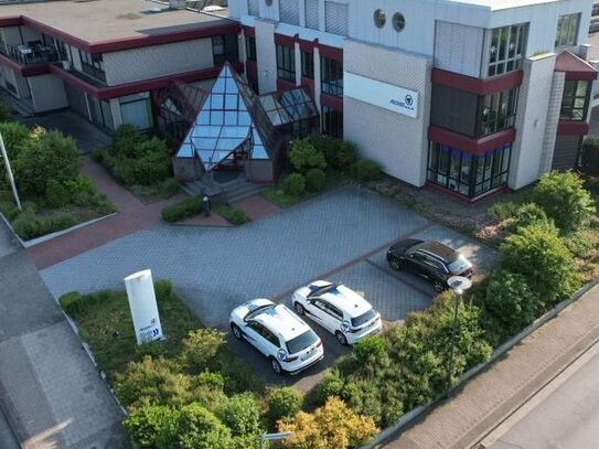 WILDESHAUSEN: 600 m² große Halle in zentraler Lage mit ca. 160 m² Bürofläche zu vermieten