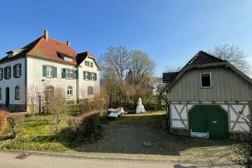 Herrschaftliches altes Pfarrhaus mit Nebengebäude