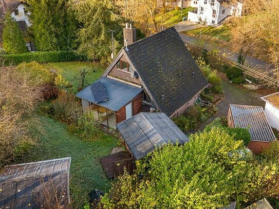 Kleines Haus mit viel Charme, Naturgarten, Sauna und Garagen in Breitscheid - Gersthahn! - Frühling!