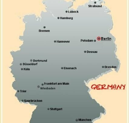 Region Berlin-Brandenburg: Sehr große Industrie-Gewerbehalle nahe Berlin zum Verkauf