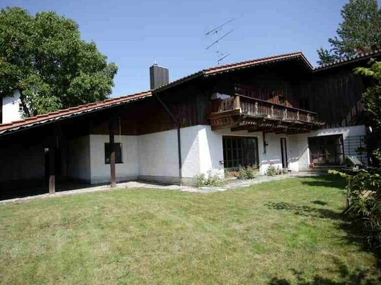 Viel Platz und Ruhe bietet dieses Einfamilienhaus mit Ausbaupotential in zentrumsnaher Lage