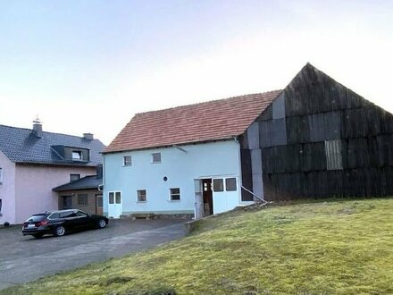 Landleben pur - Wohnhaus mit Stallgebäude !