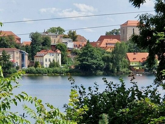 Wohnen direkt am Straussee: Großes Grundstück zur Neubebauung mit einem Einfamilienhaus! Seezugang und Blick auf die Al…