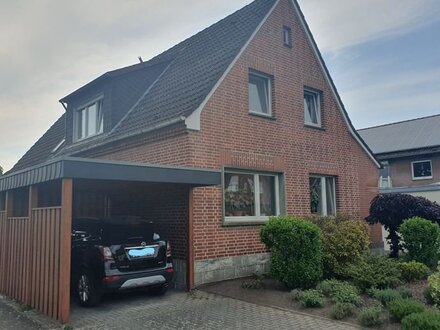 freistehendes Einfamilienwohnhaus mit Garage und Carport auf großem Grundstück in Herzebrock zu verkaufen