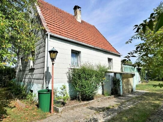 Sanierungsbedürftiges Häuschen mit Garten in stadtnaher Lage