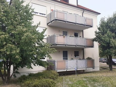 Schöne 3-R-Wohnung mit großem Balkon - Hochparterre