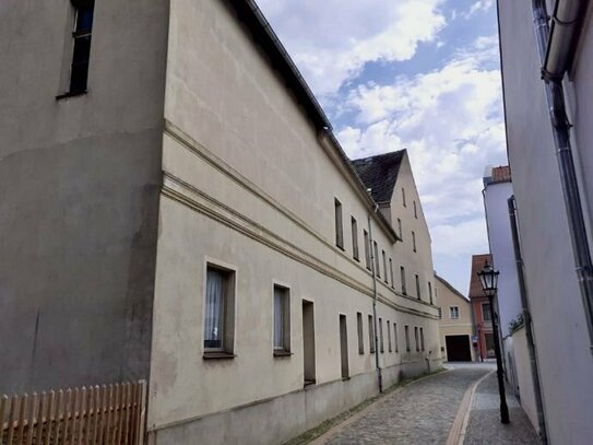 Ehemaliges Hotel mit Saal u. Theaterbühne m. großem Innenhof in zentraler und heller Altstadtlage