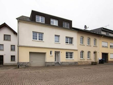 Gut gelegenes Reihenhaus + Baugrundstück in Langsur - Grenzah