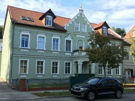 schöne helle 3 Raum Wohnung in ruhiger zentraler Lage, im vollsaniertem Altbau