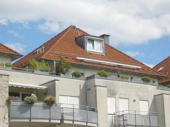 Tolles Penthouse mit ca. 126m²Wfl., offenem Kamin, 2 TG, großer Dachterrasse, in stadtnaher Lage von Kirchheim-Teck
