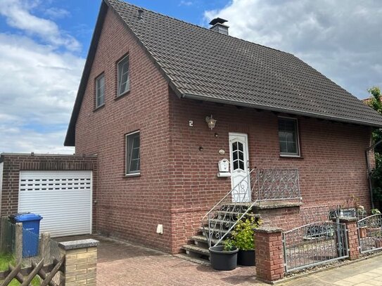 Gemütliches Einfamilienhaus inklusive kleiner Souterrainwohnung und Garage