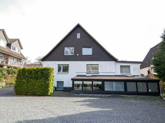 Großzügige und umfangreich renovierte Büroimmobilie in HH-Niendorf mit Parkmöglichkeiten!