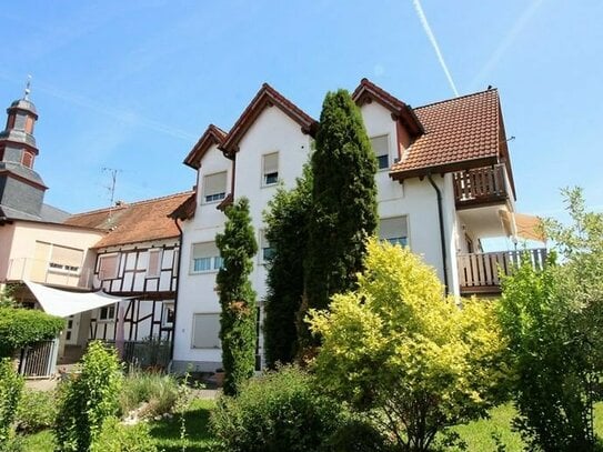 Hermann Immobilien: 2 Häuser auf großem Grundstück in Neuberg-Ravolzhausen in einer Sackgasse.