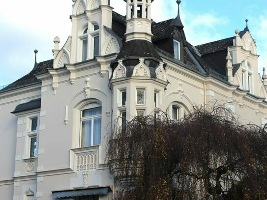 Villa im Dornröschenschlaf gegenüber Neroberg