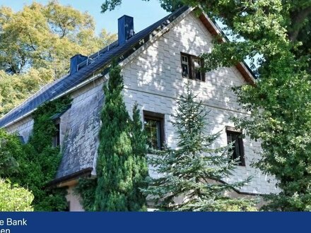 Charmantes Haus aus Jahrhundertwende mit großem Garten in idyllischer Lage