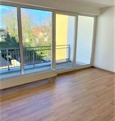 Schöne helle 2-Raum Wohnung mit Balkon in Stadtfeld.