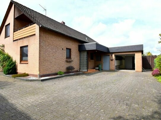 ***Angebotsverfahren !!! Großes freistehendes Einfamilienhaus auf großem Grundstück in Oldenburg-Alexandersfeld***