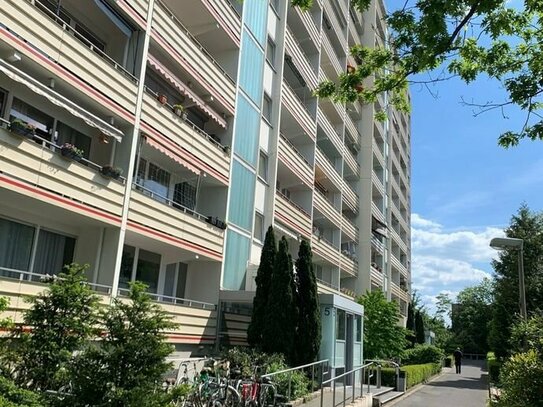 SANKT AUGUSTIN, helle top 2-Zimmerwohnung, ca. 70 m² Wfl. mit Balkon, neues Bad und top Einbauküche