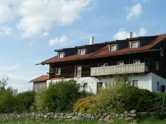 Großzügige 4-Zimmer Maisonettewohnung im neu aufgebauten, romantischen, ehemaligen Bauernhaus