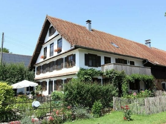 Idyllisch gelegene exklusive Bauernhaushälfte nahe Bodensee