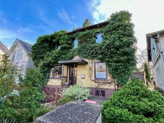 Grundstück mit Einfamilienhaus (zwei Wohnungen) und Garten in Hamburg-Bergedorf zu verkaufen !