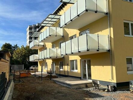 Neue, hochwertige 3-Zimmer-Mietwohnung mit Balkon und PKW-Stellplatz