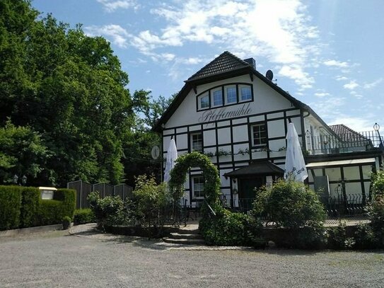 Schönes Restaurant, großer Parkplatz & tolle Wohn- & Vermietmöglichkeiten