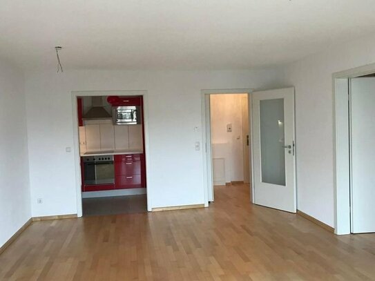 Schöne moderne 2 Zimmer Wohnung mit Einbauküche, Stellplatz und großem Balkon