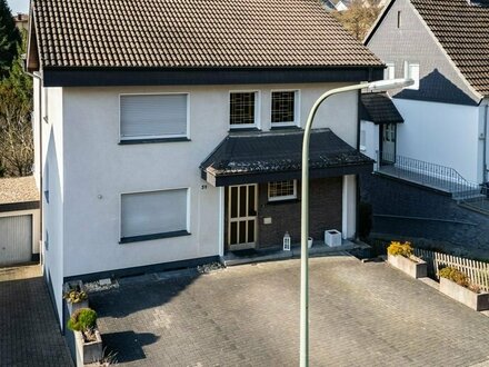 Vielseitiges Zweifamilienhaus mit Panoramablick