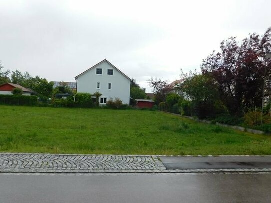 Unbebautes, baureifes Grundstück in Wehringen für Doppelhaushälfte.