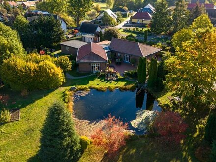 Repräsentatives Architektenhaus im Bungalowstil inkl. Badeteich + Weinberg + Sauna + provisionsfrei