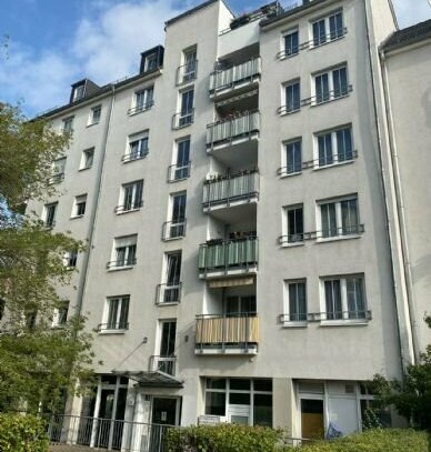 2-Raum-Wohnung mit Balkon am Wohn-/ Küchenbereich, sep. ASR sowie offener Küchenbereich mit Fenster im Stadtzentrum!