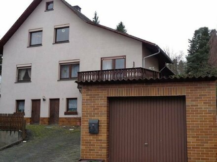 Rauenberg: Wohnhaus mit zwei Wohnungen, Garage und Garten