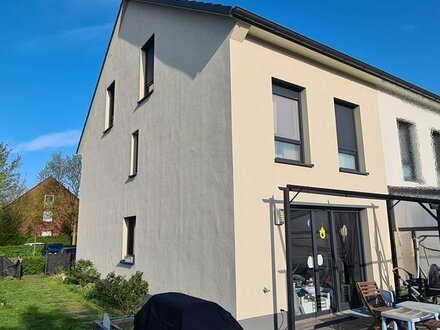 Familienglück auf 141 m² - neuwertiges Reihenendhaus mit zwei Stellplätzen vermieten