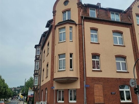 Großzügigie 3- Raum- Wohnung mit Balkon in zentraler Lage zu vermieten!