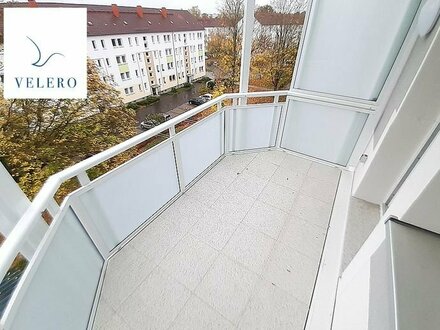 Tolle Wohnung mit Ausblick vom Balkon und Einbauküche