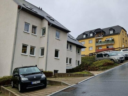 Sehr schöne Wohnung in 3-Zimmer mit Balkon und Garten im 1. OG