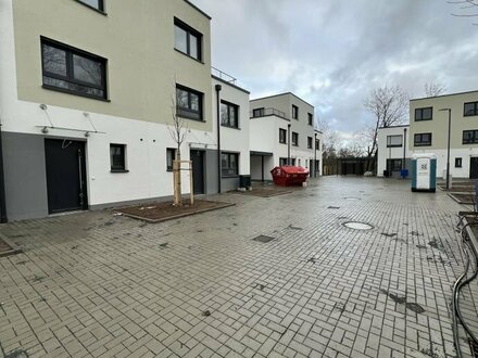 Neubau eines gemütlichen Familienhauses mit sonniger Terrasse und großzügigem Privatgarten