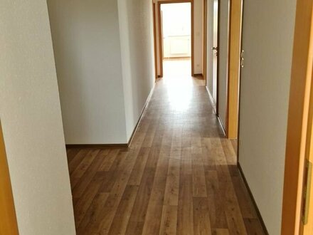 sanierte 3 Zi. Wohnung mit Balkon