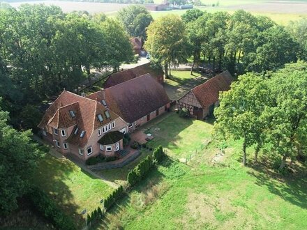 Landschaftlich schön gelegene Hofstelle mit weiteren Wirtschaftsgebäuden