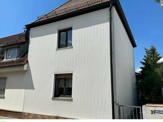 Haus zum Preis einer Wohnung - Reihenendhaus mit großer Terrasse und Carport