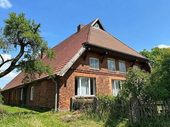 Charmantes Bauernhaus auf weitläufigem Grundstück !