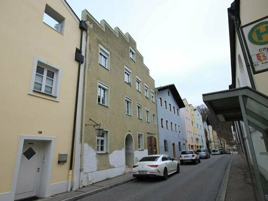 Mehrfamilienhaus mit kleiner Werkstatt und traumhaften Blick auf den Palas - Ausbau potenzial -