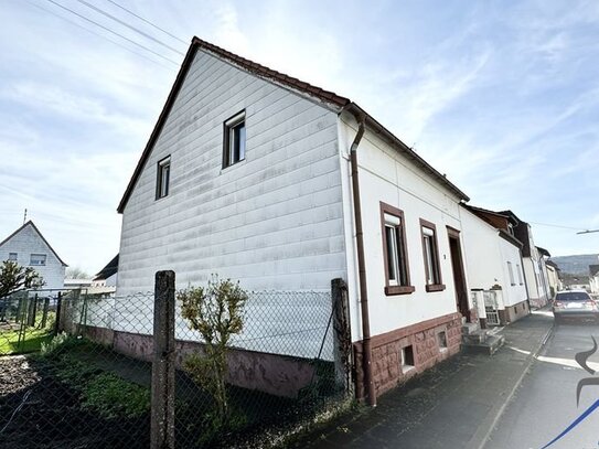 IK | Hütschenhausen: Teilsaniertes Einfamilienhaus mit Garten