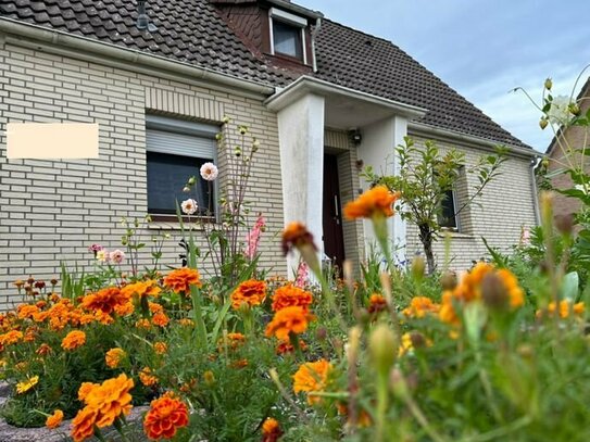 EINFAMILIENHAUS FREISTEHEND AUF GROSSZÜGIGEN GRUNDSTÜCK