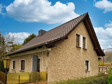 Einfamiliehaus auf großem Grundstück in Neuenhagen, voll unterkellert, Garage, HANDWERKERHAUS