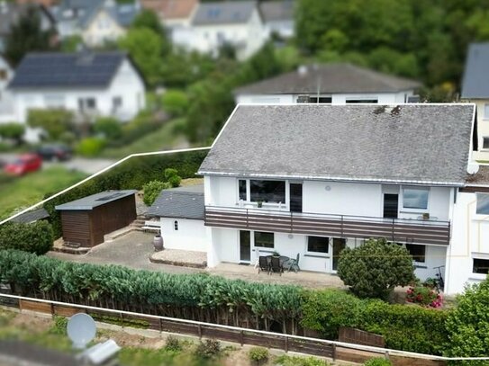 Panoramablick - Attraktives Einfamilienhaus mit Einliegerwohnung